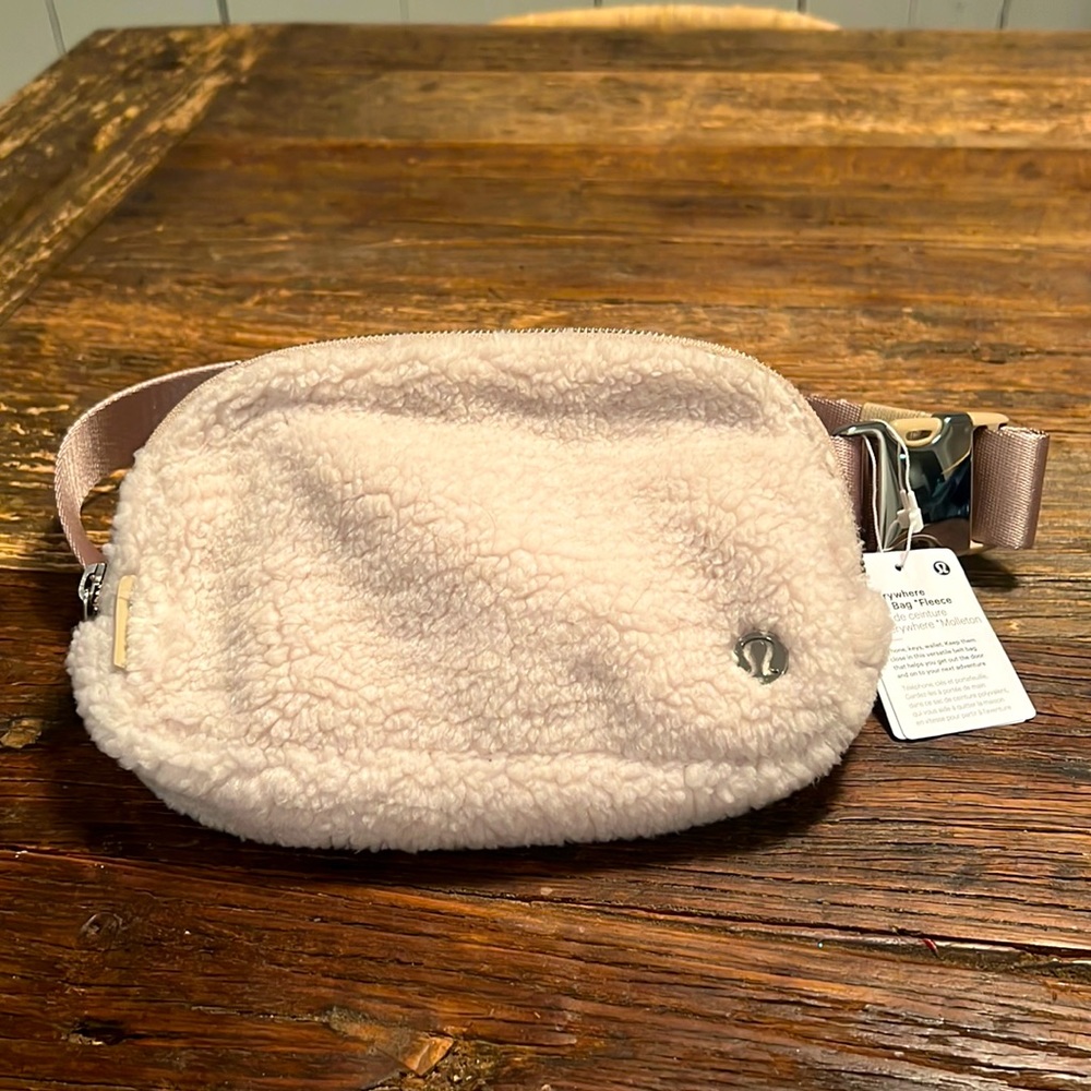 Everywhere belt bag *Fleece BNWT